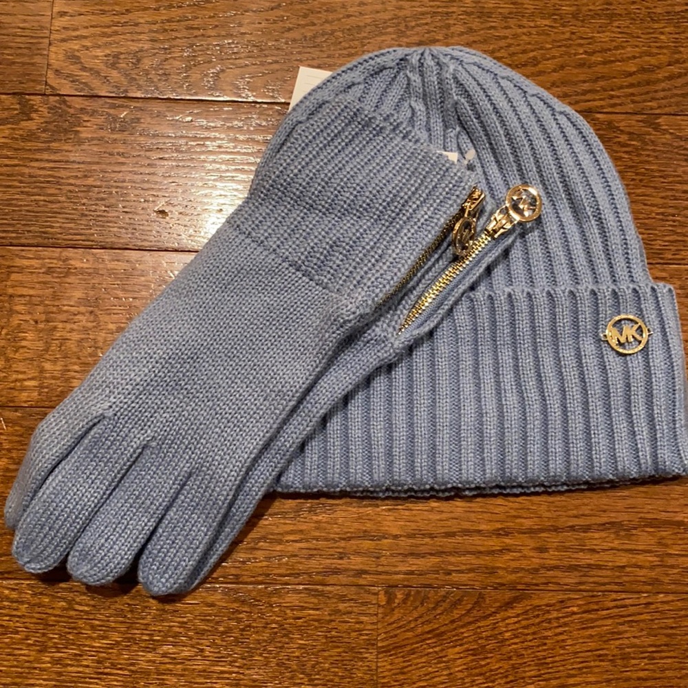 Michael Kors glove abs hat set